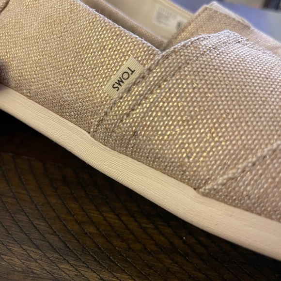 Brand new TOMS, Womens size 9. - Picture 6 of 6